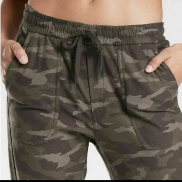 ATHLETA Camo Farallon Joggers Pants, Drawstring Waist, Size 4T - Picture 2 of 12